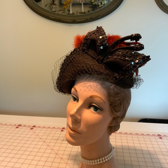 Vintage 1930s -1940s Brown felt wool Cloche style hat w/ sequins & rust feathers main image 16
